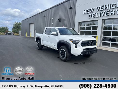 Used 2024 Toyota Tacoma TRD Off-Road image 1