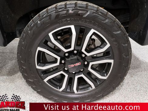 Used 2024 GMC Sierra 2500 AT4X image 10