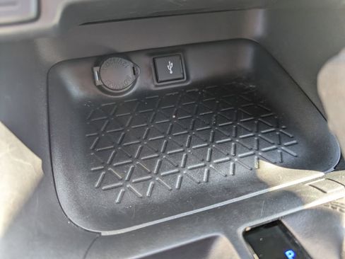 Used 2022 Toyota RAV4 XLE image 17