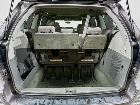 Used 2015 Toyota Sienna LE FWD image 28