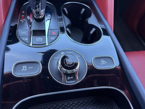 Used 2022 Bentley Bentayga image 27