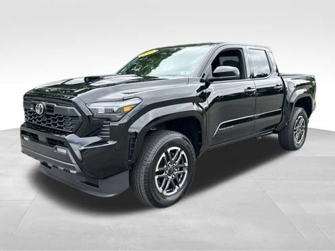 Used 2025 Toyota Tacoma TRD Sport AWD/4WD image 1