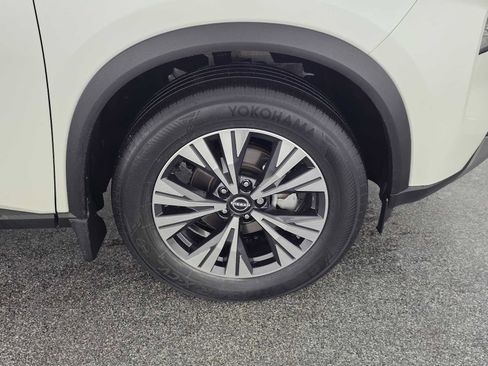 Used 2023 Nissan Rogue SV image 10