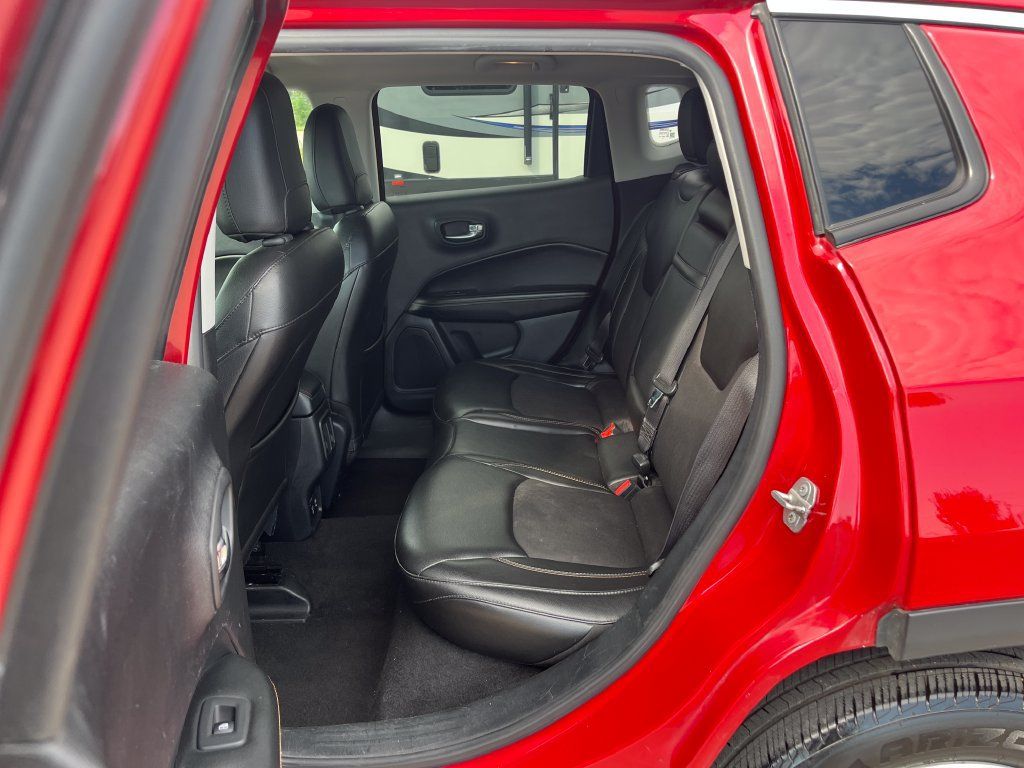 Used 2018 Jeep Compass Latitude w/ Popular Equipment Group AWD/4WD image 5