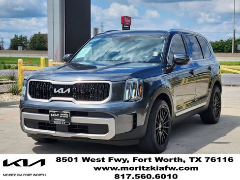 Used 2023 Kia Telluride EX w/ EX Captain's Chair Package AWD/4WD image 3