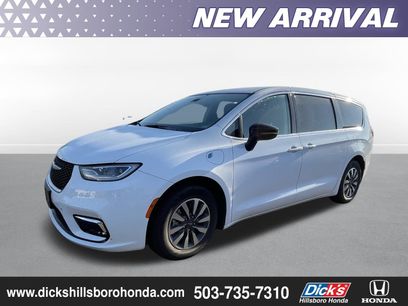 Used 2024 Chrysler Pacifica Limited