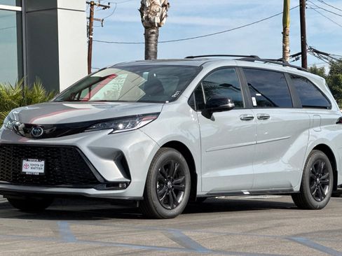 Certified 2025 Toyota Sienna XSE image 10
