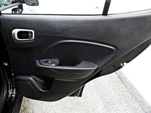 Used 2021 Hyundai Venue SE w/ Cargo Package FWD image 12
