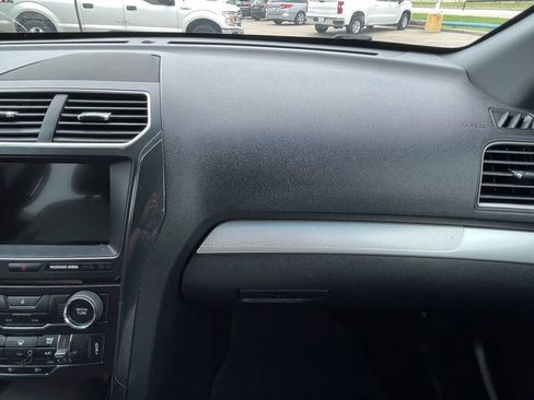 Used 2017 Ford Explorer XLT w/ Equipment Group 202A FWD image 26