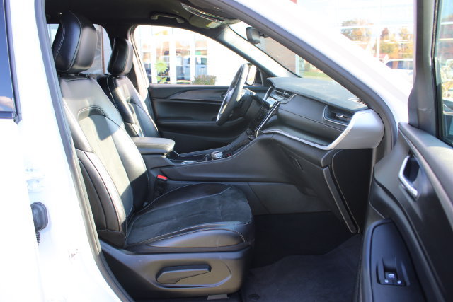 Used 2024 Jeep Grand Cherokee Altitude AWD/4WD image 39