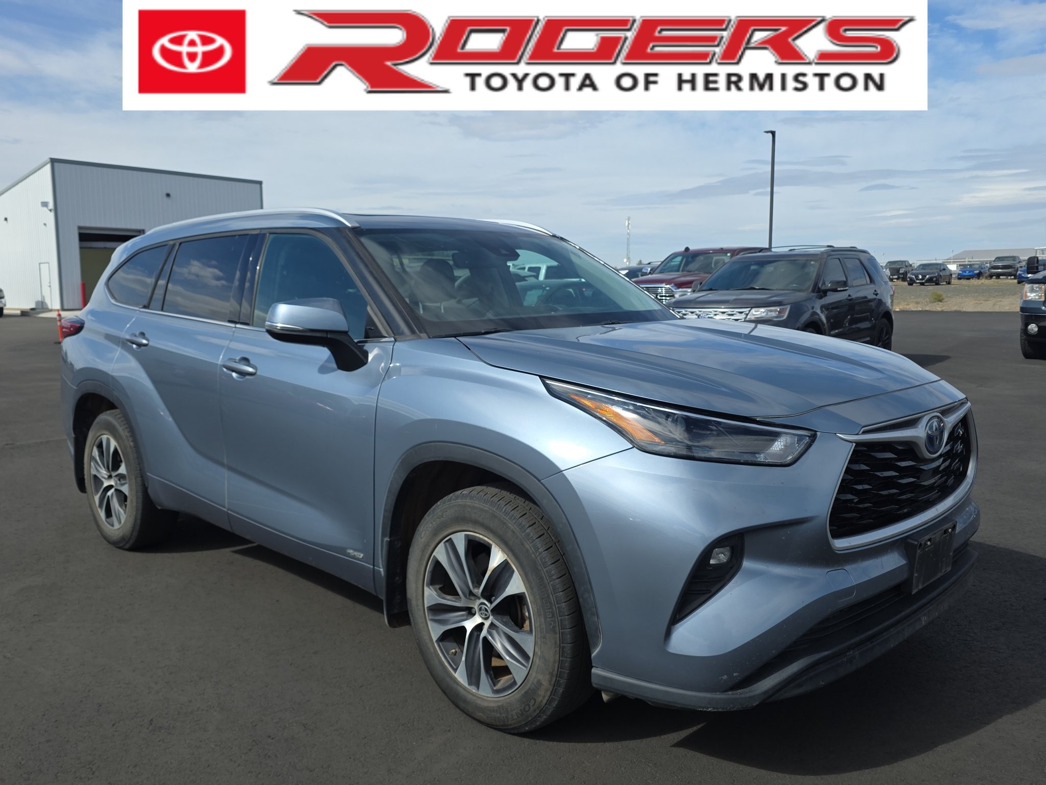 Certified 2022 Toyota Highlander XLE AWD/4WD image 1