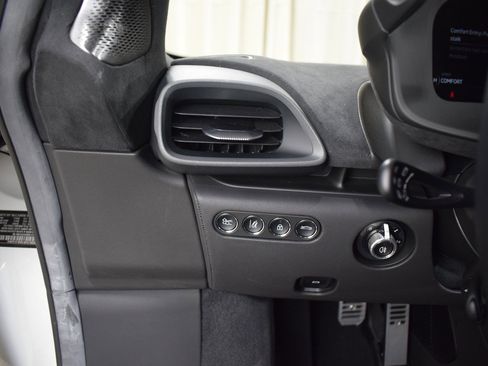 Used 2023 McLaren Artura image 23