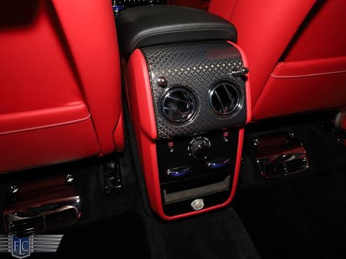 Used 2026 Rolls-Royce Cullinan Black Badge AWD/4WD image 29