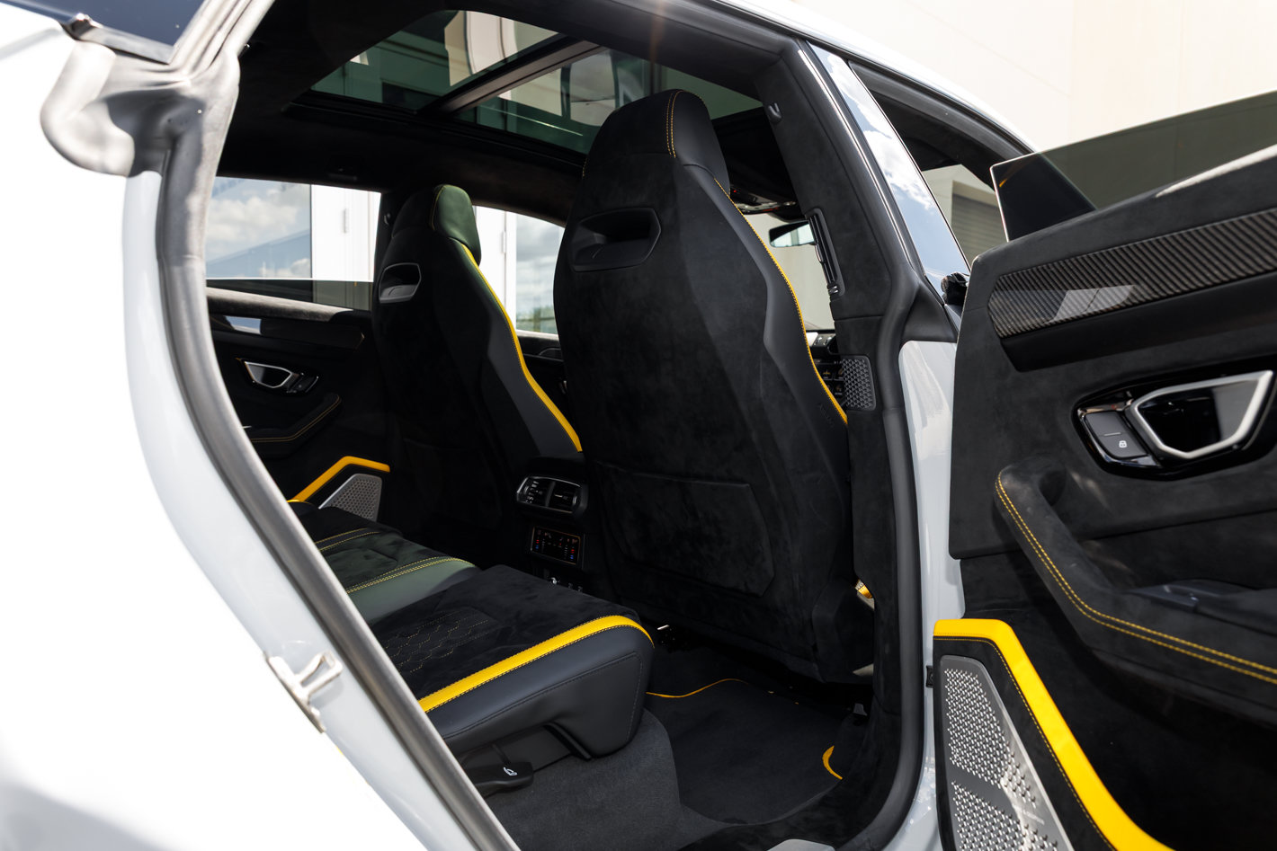 Used 2024 Lamborghini Urus Performante AWD/4WD image 41