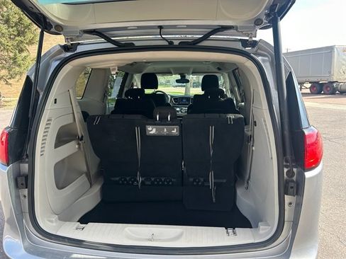 Used 2018 Chrysler Pacifica Touring Plus FWD image 18