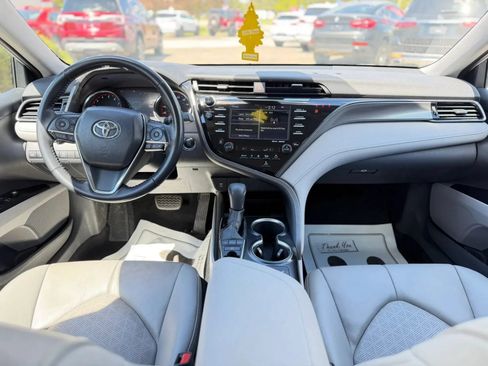 Used 2019 Toyota Camry XSE FWD image 10