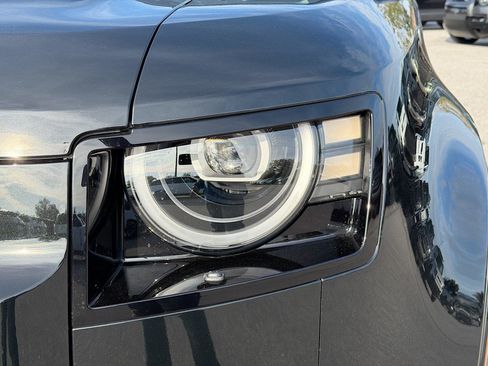 New 2026 Land Rover Defender 110 X-Dynamic SE image 9