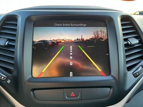 Used 2015 Jeep Cherokee Limited image 13