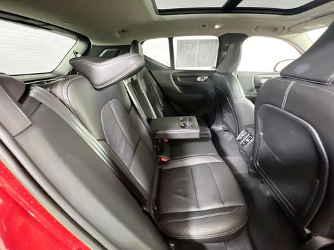 Used 2023 Volvo XC40 B5 Plus image 27