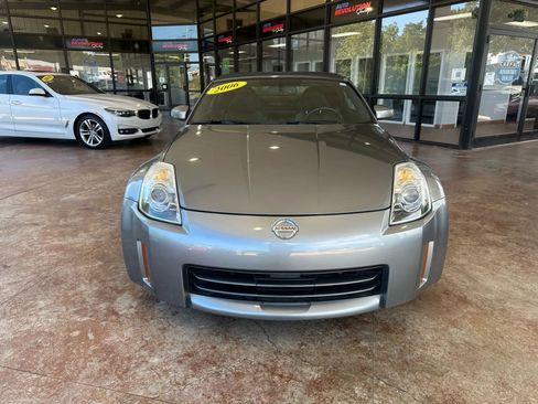 Used 2006 Nissan 350Z Touring image 2