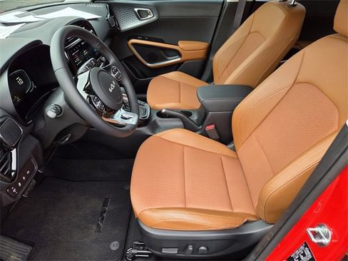 Certified 2025 Kia Soul EX image 9