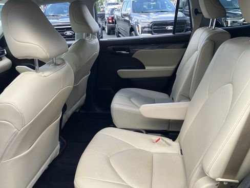 Used 2020 Toyota Highlander Limited AWD/4WD image 15