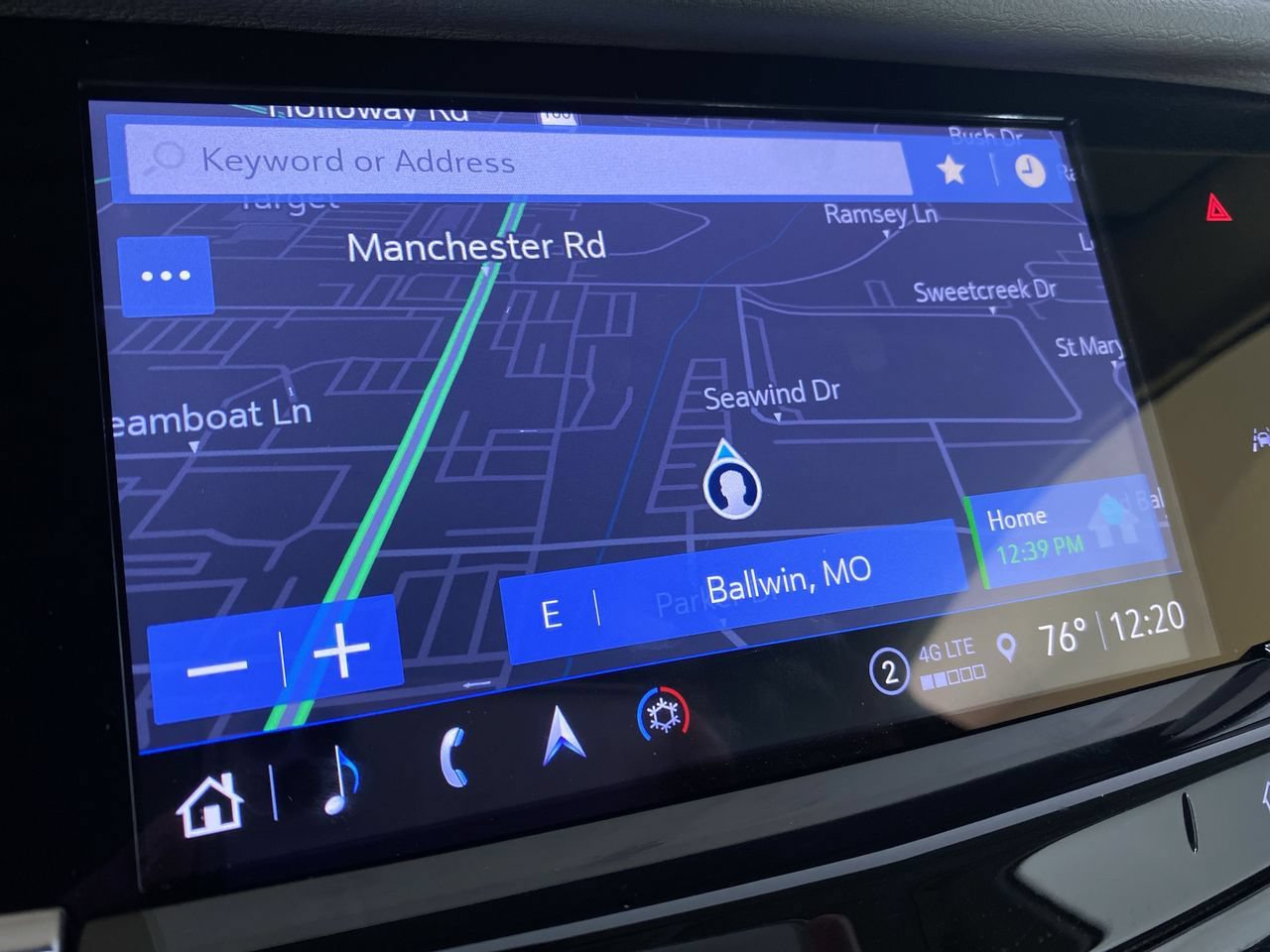 Used 2024 Cadillac XT6 Premium Luxury w/ Technology Package FWD image 6
