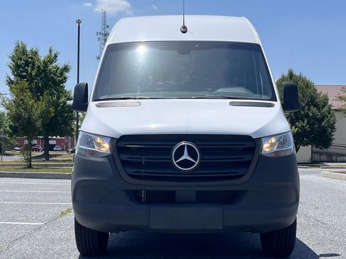 Used 2024 Mercedes-Benz Sprinter 2500 image 2