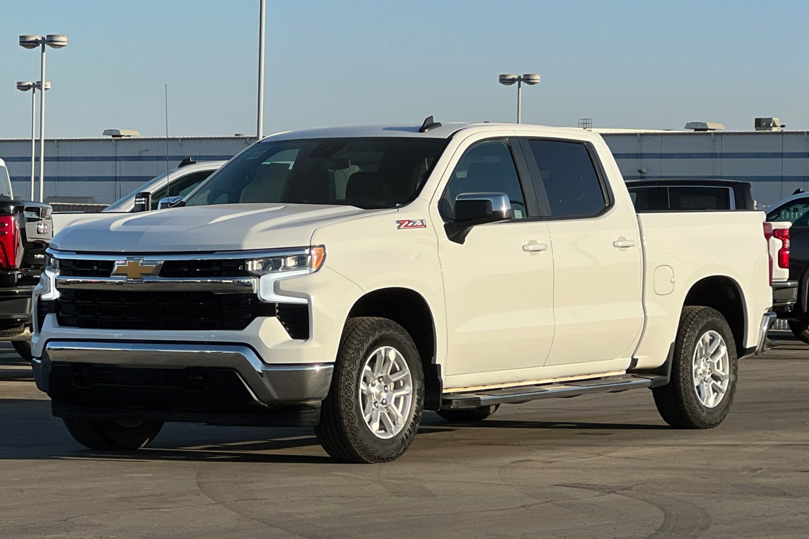 Used 2025 Chevrolet Silverado 1500 LT AWD/4WD image 9