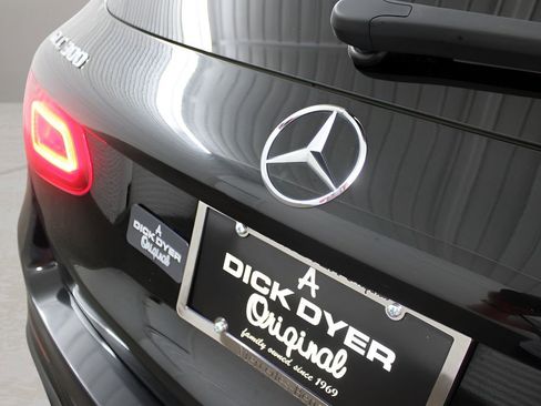 Used 2022 Mercedes-Benz GLC 300 image 32