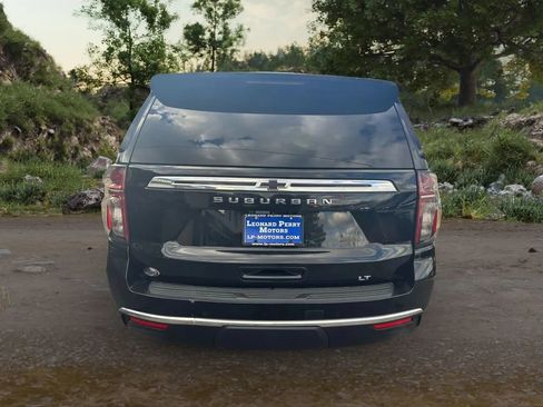 Used 2022 Chevrolet Suburban LT w/ Luxury Package image 5