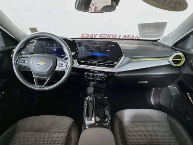 Used 2025 Chevrolet Trax LT FWD image 23
