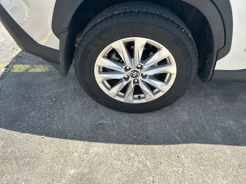 Used 2023 Toyota Corolla Cross LE FWD image 16