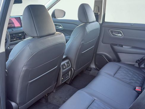 New 2026 Nissan Rogue Platinum image 17