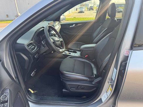 Used 2024 Ford Escape ST-Line image 12