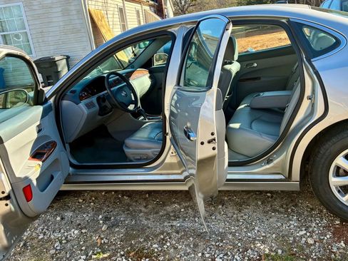 Used 2006 Buick LaCrosse CXL w/ Chrome Appearance Package image 6