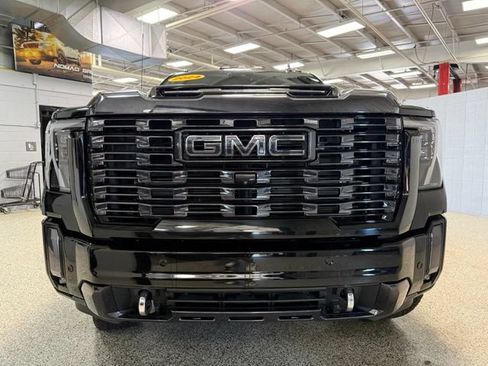 Used 2024 GMC Sierra 2500 Denali Ultimate AWD/4WD image 2