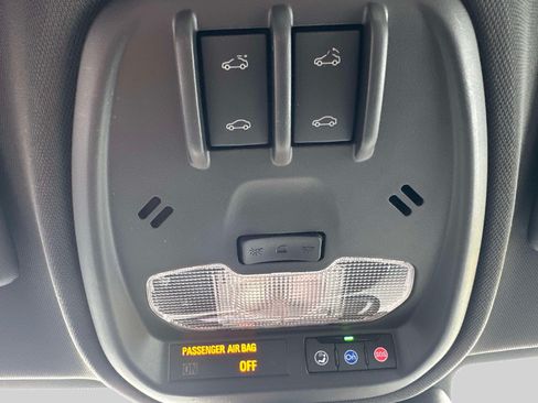 Used 2024 Chevrolet Trax RS w/ Sunroof Package FWD image 33