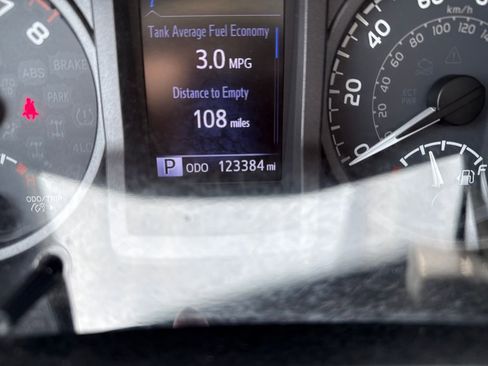 Used 2017 Toyota Tacoma TRD Sport image 20