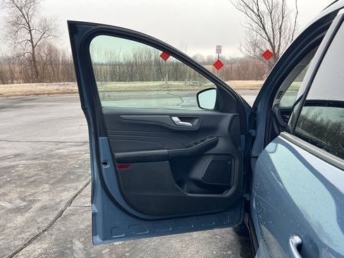 Used 2023 Ford Escape SE w/ Class II Trailer Tow Package image 10