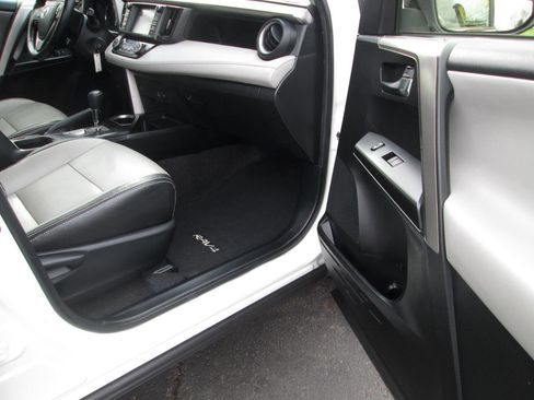 Used 2016 Toyota RAV4 XLE image 27