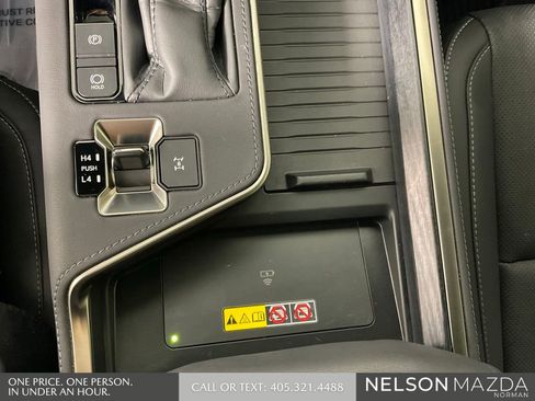 Used 2025 Lexus GX 550 w/ Accessory Package (2T) AWD/4WD image 41