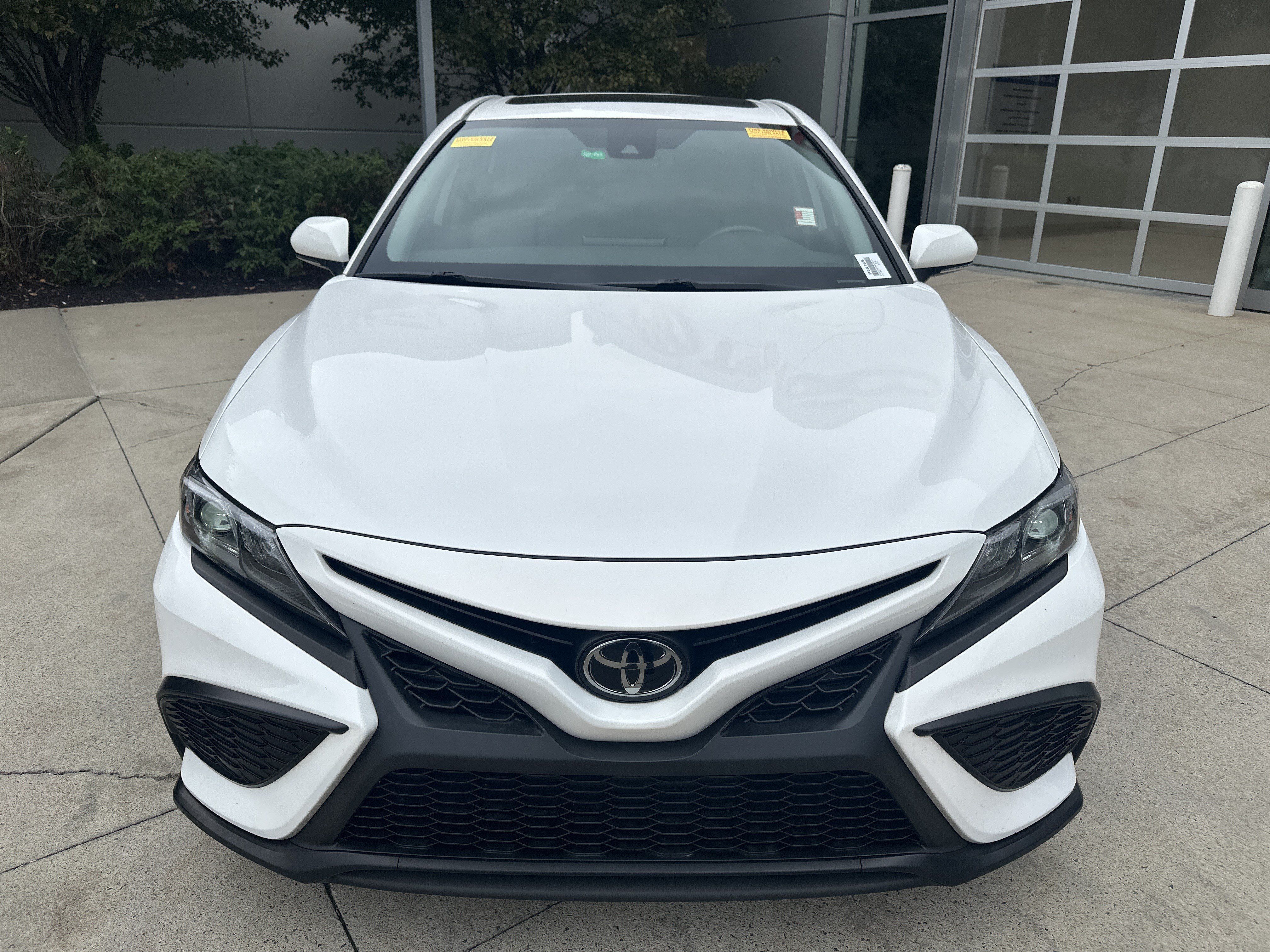 Used 2023 Toyota Camry SE w/ Convenience Package FWD image 5