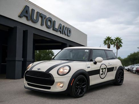 Used 2019 MINI Cooper 2-Door Hardtop w/ Signature Upholstery Package image 1