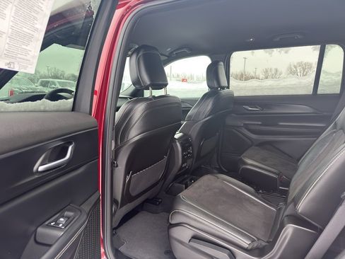 Used 2024 Jeep Grand Cherokee L Altitude image 28