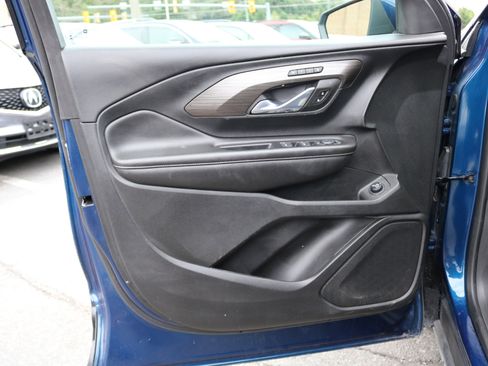 Used 2023 GMC Terrain SLT image 12