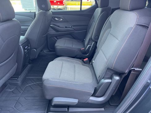 Used 2021 Chevrolet Traverse LT image 11