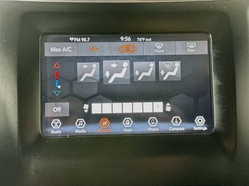 Used 2019 Jeep Cherokee Latitude Plus FWD image 18