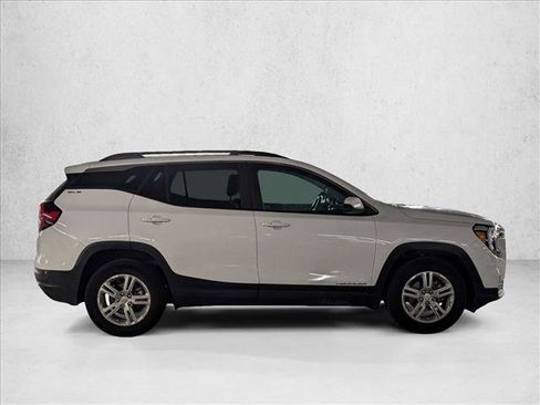 Used 2023 GMC Terrain SLE w/ Driver Convenience Package FWD image 4