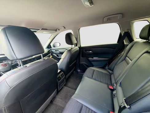 Used 2025 Nissan Rogue SV AWD/4WD image 23